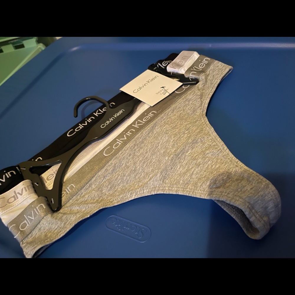 Calvin K thongs